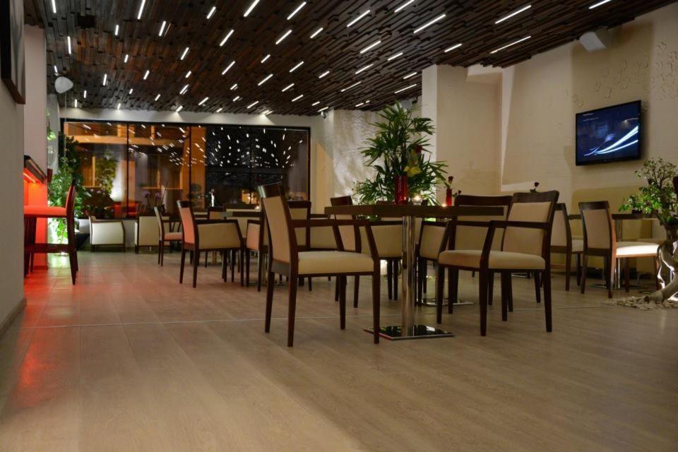 Zenti Plaza Hotel 드로베타 투르누 세베린 외부 사진